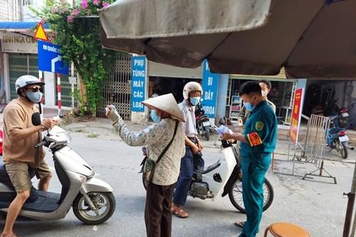 Huyện Chương Mỹ: Người dân chấp hành nghiêm việc đi chợ bằng phiếu