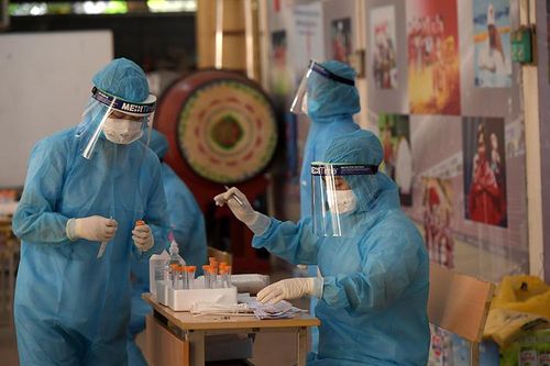 Hà Nội triển khai xét nghiệm COVID-19 cho người dân gần các ổ dịch