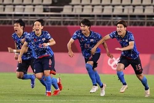 Xác định 4 đội bóng nam vào bán kết Olympic Tokyo 2020