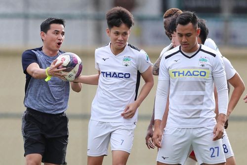 Lịch thi đấu dày đặc nếu V.League trở lại