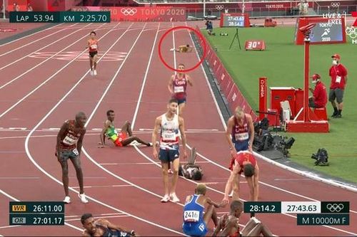 Khâm phục hình ảnh vận động viên Australia quật cường về đích tại Olympic Tokyo 2020