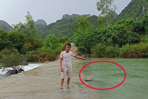 Quảng Bình: Lao xuống dòng nước dữ cứu 2 người bị đuối nước