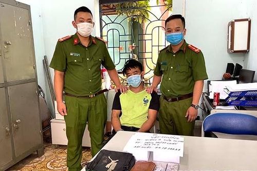 Khởi tố vụ án, bị can đối tượng mua cả bánh heroin về 'sử dụng'