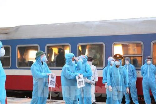 Nhiều ca mắc COVID-19 trên tàu, Hà Tĩnh đổi phương án đón công dân