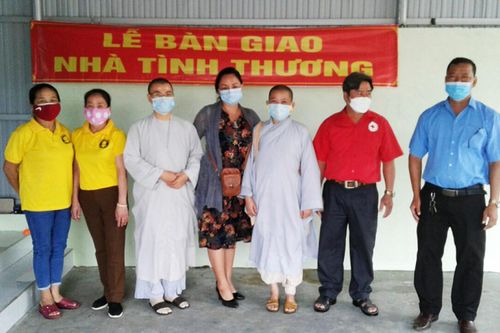 Phú Thiện: Bàn giao nhà tình thương cho hộ nghèo