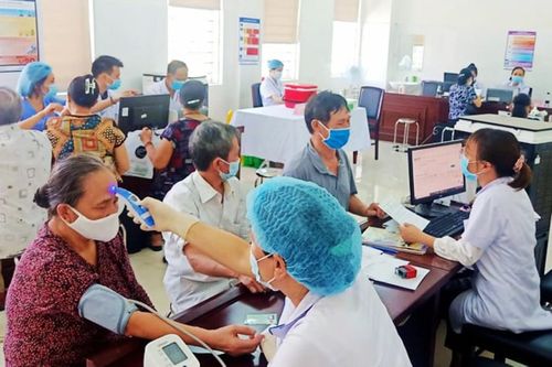 Bệnh viện Đa khoa thành phố Lào Cai mở đợt tiêm vắc xin phòng Covid-19 cho người cao tuổi
