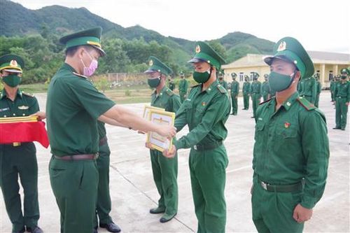 Bế giảng khóa huấn luyện chiến sĩ mới