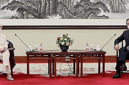 Vẫn một lằn ranh đỏ