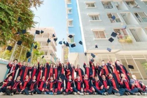 Một lớp có 70% điểm xét tuyển đại học trên 28