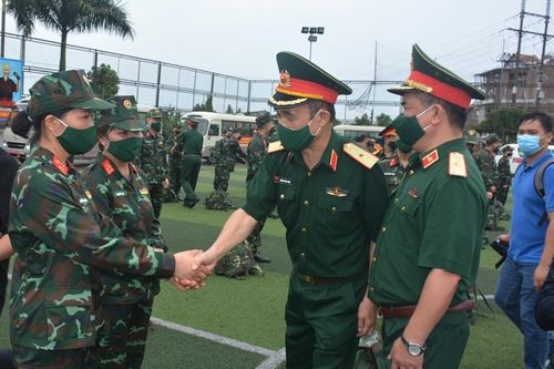 Bệnh viện dã chiến truyền nhiễm số 5D xuất quân hỗ trợ TPHCM và Bình Dương chống dịch