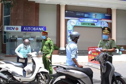 Các chốt kiểm soát ở Đà Nẵng hoạt động ra sao ngày đầu giãn cách xã hội nghiêm ngặt?