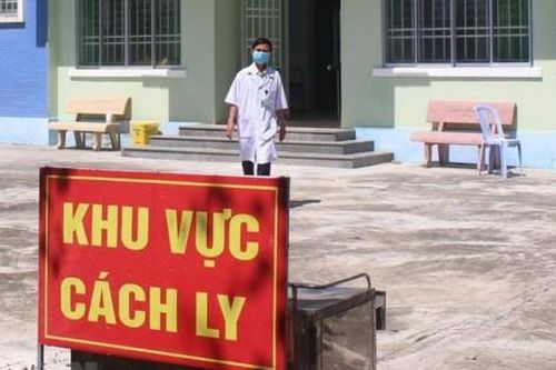 Bệnh nhân COVID-19 ở Vĩnh Phúc trèo rào trốn khỏi khu điều trị