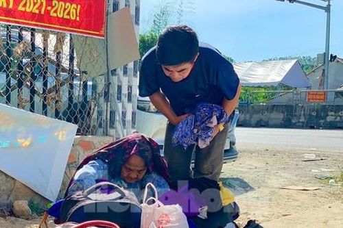 Xuyên đêm từ TPHCM về Quảng Ngãi để kịp hồi hương trước giờ 'đóng cửa'