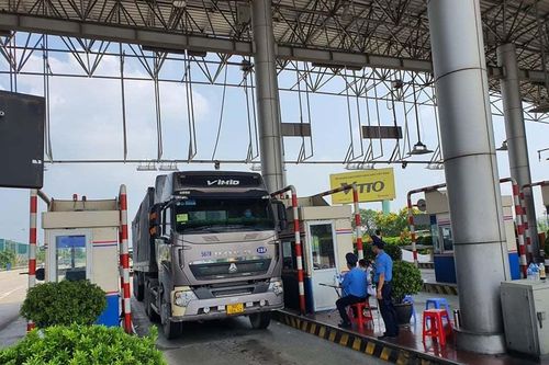 Xử phạt hàng loạt lái xe luồng xanh vi phạm phòng dịch