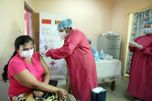 Sri Lanka cán mốc tiêm 10 triệu liều vaccine phòng ngừa COVID-19