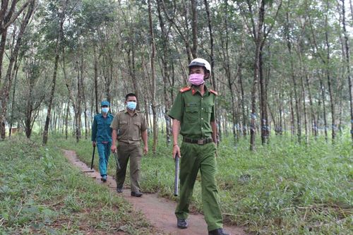Kiên trì, đoàn kết bám chốt chống dịch