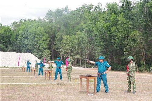 Hội thi 'Pháp luật về dân quân tự vệ'