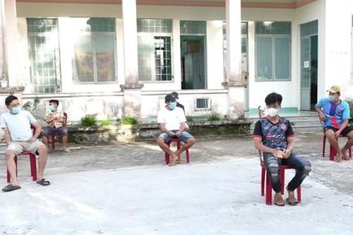 Tụ tập và ra ngoài trong lúc giãn cách, 9 người bị phạt 109 triệu đồng