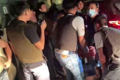 2 đối tượng manh động, dùng súng, kiếm 'áp tải' ma túy