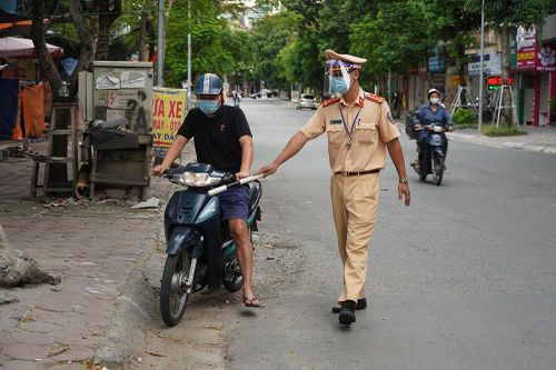 1001 lý do ra đường khi không cần thiết của người dân Hà Nội