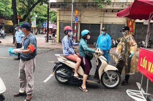 Đi chợ theo thẻ: Người mua, người bán đều yên tâm hơn