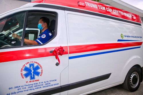 TP.HCM bàn giao 226 xe chở người mắc Covid-19