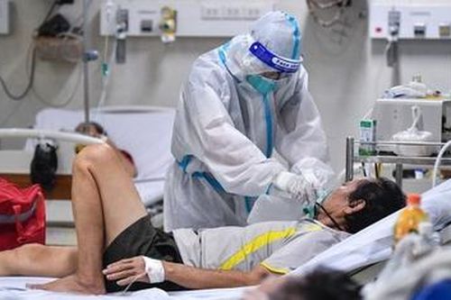 Đoàn bác sĩ Huế vào TP.HCM điều trị bệnh nhân Covid-19 nặng