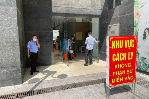 Hà Đông: Tạm thời phong tỏa 1 tòa nhà và nhiều địa điểm kinh doanh thực phẩm
