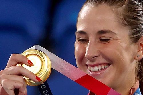 Tennis: Belinda Bencic tri ân Federer và Hingis