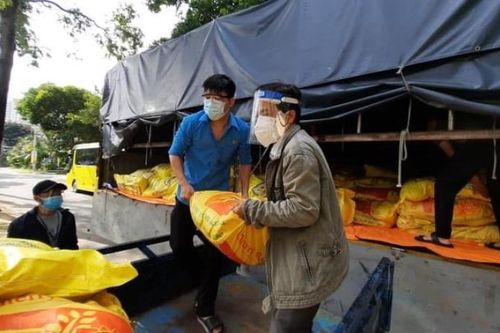 Hỗ trợ lương thực, thực phẩm cho lao động gặp khó khăn