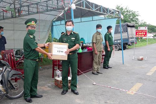 Động viên cán bộ, chiến sĩ chống dịch Covid-19 khu vực biên giới biển Sóc Trăng