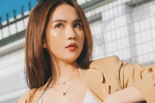 'Xịt máu mũi' với những tư thế của Ngọc Trinh khi chuyển nghề làm huấn luyện viên thể hình