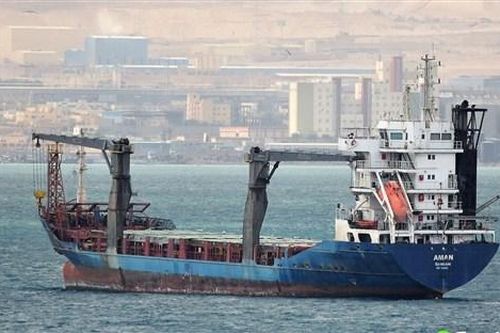 Đơn độc bốn năm trên con tàu bị bỏ rơi