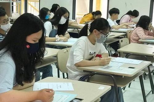 Nhiều trường đại học phía Nam công bố điểm chuẩn