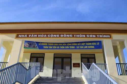 Những nhà văn hóa 'tiền tỷ', giúp dân thoát hiểm trong lũ dữ