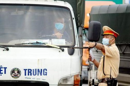 Hà Nội siết chặt kiểm soát những người ra khỏi thành phố