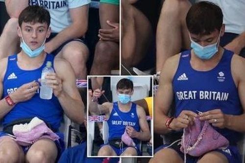 'Hot boy nhảy cầu' đan len trên khán đài khiến dân mạng thích thú