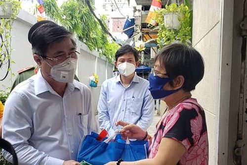 TPHCM hỗ trợ khẩn cấp 'túi an sinh xã hội' cho người nghèo, ở trọ