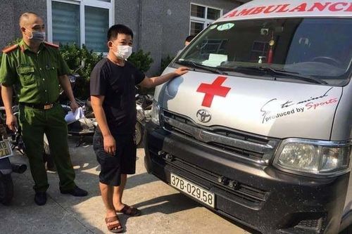Thuê xe cứu thương từ Hà Tĩnh để qua chốt kiểm dịch vào Hà Nội