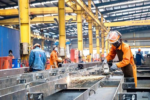Sản xuất công nghiệp tăng trưởng nhờ '3 tại chỗ'