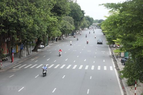 Hình ảnh Hà Nội vắng vẻ, không có cảnh ùn tắc trong ngày đầu tuần