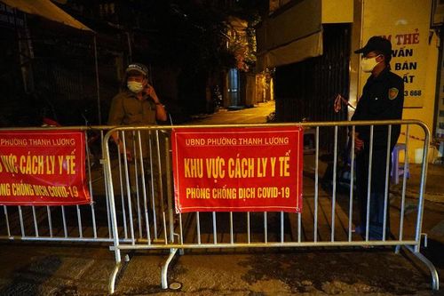 Xuyên đêm phong tỏa con ngõ tại Hà Nội có 20 trường hợp F0