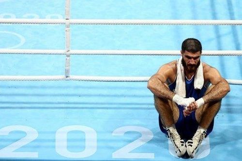 Olympic Tokyo: Võ sĩ ngồi lì trên võ đài gần 1 tiếng vì bị xử thua