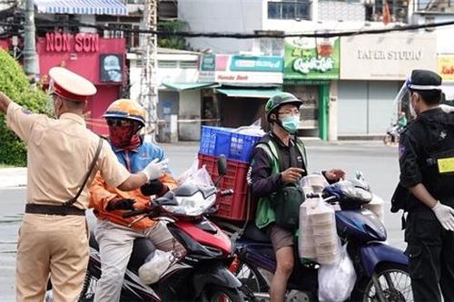 Kiến nghị shipper là lực lượng quan trọng chỉ đứng sau y tế