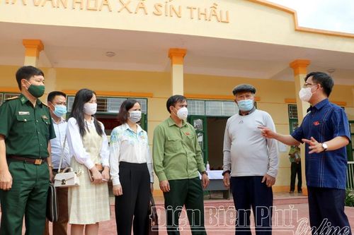 Phó Chủ tịch UBND tỉnh Phạm Đức Toàn tiếp xúc cử tri tại huyện Mường Nhé