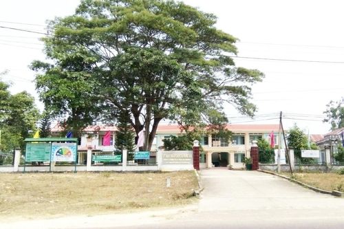 Mang nợ vì 'cầm đèn chạy trước ô tô'