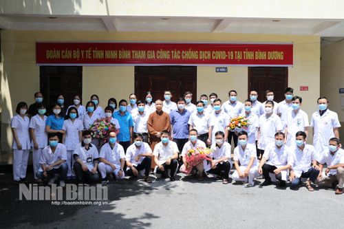 Gặp mặt Đoàn cán bộ y tế tỉnh Ninh Bình tham gia công tác chống dịch COVID -19 tại tỉnh Bình Dương