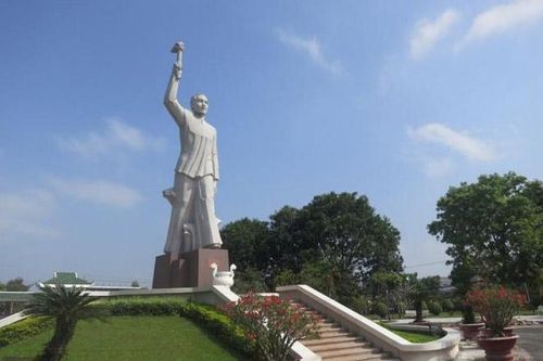 Chiến sỹ cộng sản kiên cường, nhà lãnh đạo tài năng