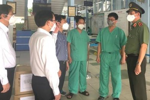 Y tế - Sức khỏe Y tế - Sức khỏe Thiếu tướng Lê Hồng Nam thăm Đoàn thầy thuốc tình nguyện Bệnh viện Trung ương Huế