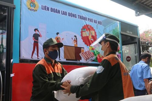 'Xe buýt siêu thị 0 đồng' mang nhu yếu phẩm đến với 1.601 người lao động